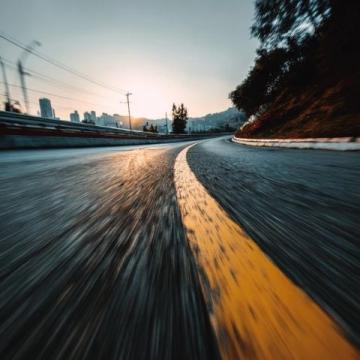 掌握美国高速公路缴费指南:避免收费路段、了解电子缴费系统及其使用方法