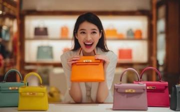 我领悟了:每月收入仅三千,却奢侈购入三万元包包的经历