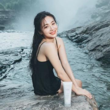 陆毅带全家游都江堰女儿丹顶鹤长腿吸睛网友盼添帅儿