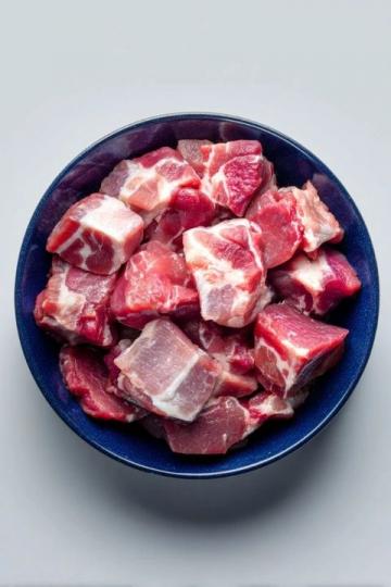 经典家常菜粉蒸肉制作指南:食材调料与烹饪技巧详解