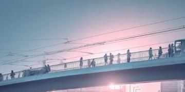 武汉夏日奇观:杨泗港大桥下的“天空之门