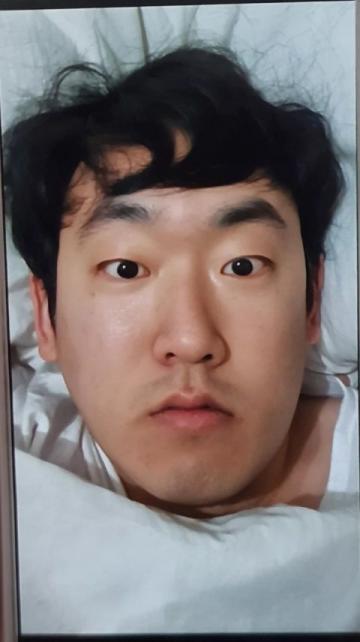 朋友从远处赶来,我为之高兴!