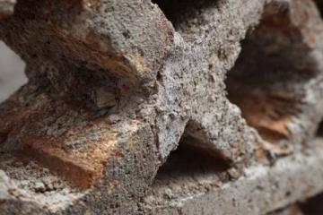 墙固就是指水泥、混凝土等建筑材料固化后的硬性物质。