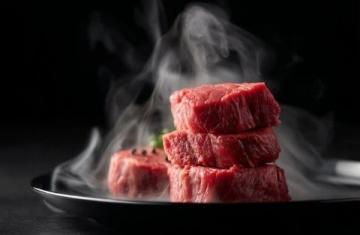 有朋友问李佳琦15分钟卖出的10000份的牛排是不是合成肉?质量到底怎么样?到底