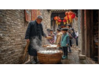 一碗清晨的美味：景德镇路边小吃店的奇趣