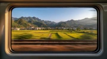 昆明至老挝铁路旅行体验:感受东南亚慢生活与中老昆万铁路美景