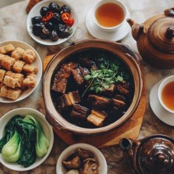 南昌瓦罐汤与拌粉:清晨的味蕾盛宴