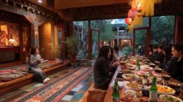 新疆人请客吃饭,饭桌上必备菜品是什么?