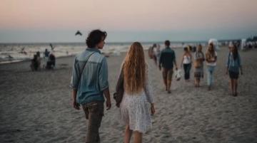 夏日打卡季：以家乡情为线索的生活场景文案
