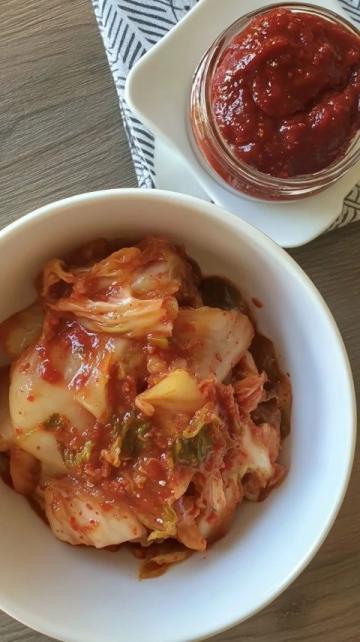 夏日必备清爽美食:简单几步做出美味葱油手撕鸡