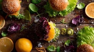 科学应对脂肪肝:揭秘极端素食背后的健康误区与合理膳食策略