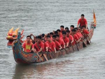 端午节正值仲夏,气温较高,人体的新陈代谢加快,容易出现燥热、上火等症状