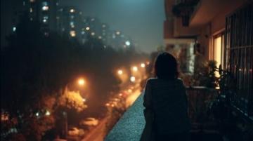 夜幕下的合兴路:告别旧居后的温暖回忆与新发现