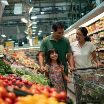晚市购物惊喜:带娃散步偶遇“天仙配”促销,蔬菜肉品超值优惠