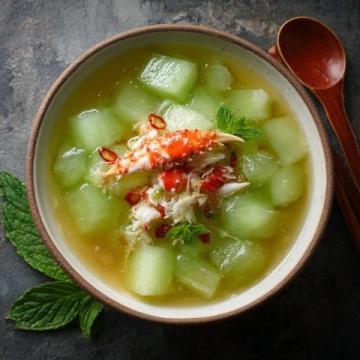 夏日必备清爽美食:简单几步做出美味葱油手撕鸡
