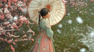 秦孟禄夫妇回高密赏梨花,共游春日美景故乡情深