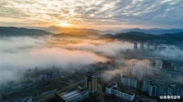 泉州“缺笔”红墙成新晋网红打卡地,全国游客争相补字互动体验