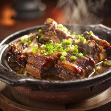 家常卤猪蹄食谱:美味不虚传的餐桌佳肴制作教程
