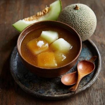 养生必备白菜豆腐三鲜汤,简单营养,老少皆宜