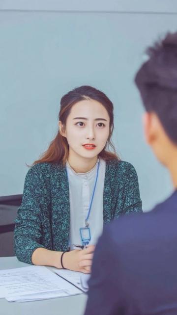 贵阳高考考点：外卖员紧急救援助考生取回准考证