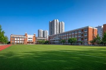 真光初中部:底蕴深厚、成绩坚实、资源丰富、活动繁多,是荔湾区乃至广州市公办初中的顶流选项之一。