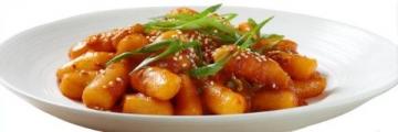 昆明市场迎来平价鸡枞替代品：鸡油菌和红菇上市口感佳价格亲民
