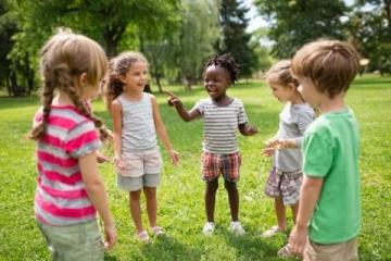 幼儿园中班安全教育教案:玩安全游戏