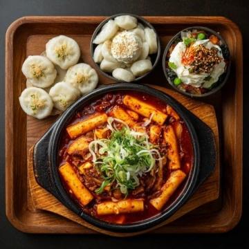陵川特色美食大盘点:石头炒蛋、党参炖鸡、黑山羊火锅等风味佳肴