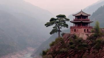 东湖石壁秘境:乌篷船驶过的静谧之美