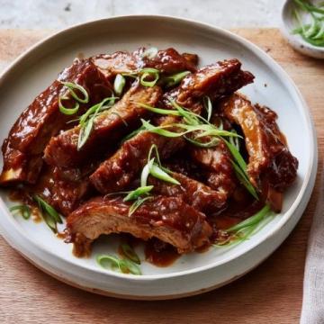 经典排骨食谱大揭秘：红烧、糖醋、蒜香等多种做法，肉嫩入味！