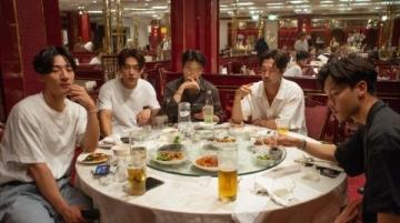 在明水古城冶坊共享一顿美味的午餐，朋友们对菜品赞不绝口