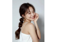 43岁女星车晓素颜逛街感叹25元酒贵，向往普通情侣生活