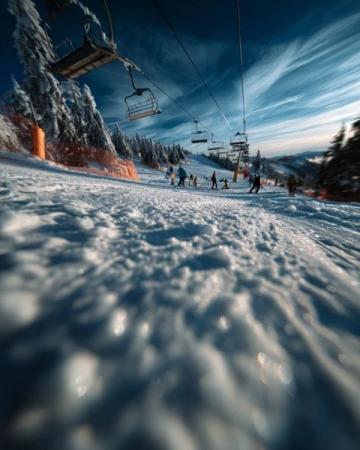 金佛山雪场开放,畅享滑雪乐趣,冬日旅游胜地不容错过!