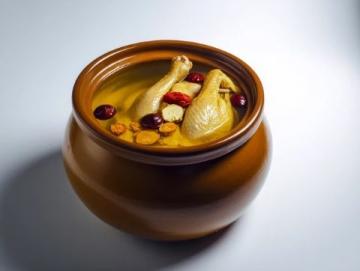 重庆美食打卡店:麻辣牛蛙、鲍鱼三黄鸡和干烧小黄鱼