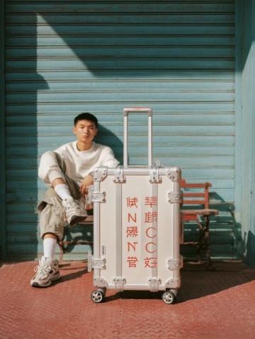 杨议侯耀华直播带货新玩法:不粘锅新品笑翻观众!
