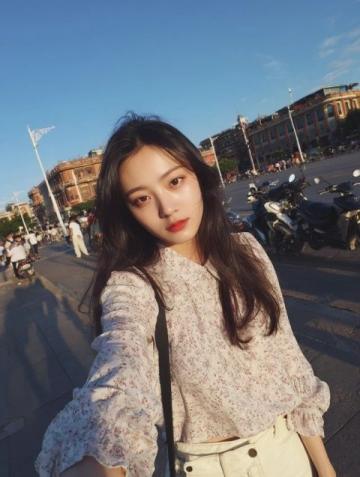 杨议侯耀华直播带货新玩法:不粘锅新品笑翻观众!