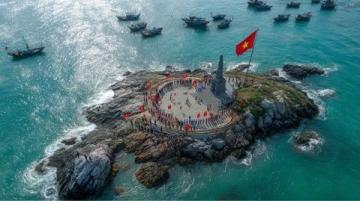 海南岛的秘密:阳光与海浪中的别样风情