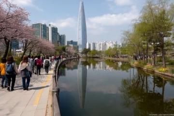 今年五一旅游市场火爆出乎意料国内外景点人潮涌动