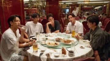 聚餐中贺峻霖突感不适,刘晓庆果断处理