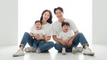 谢浩男妈妈许健华成功回归,带小女儿上学,还展示厨房神器