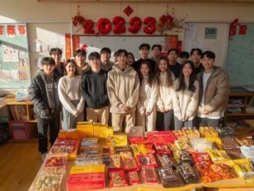 大连二十五中陪餐活动：舌尖上的温暖与守护