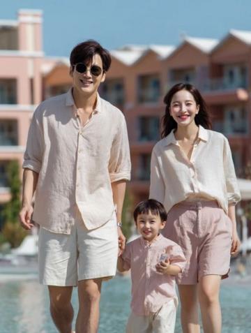 谢浩男妈妈许健华成功回归,带小女儿上学,还展示厨房神器
