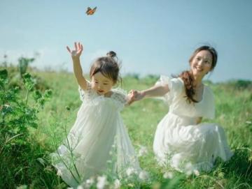实况记录云端花园的春日盛景:杜鹃花海、亲子活动与自然之美