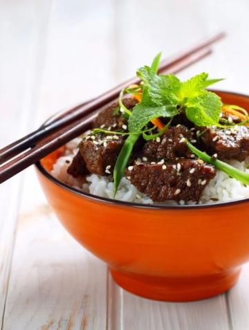 宅家过年吃美食!萝卜丝炒牛肉和水煎包,营养又好吃!