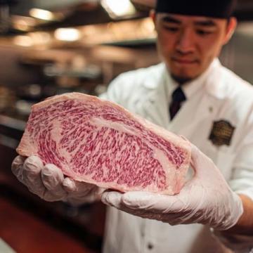 对比试吃!佐贺、松阪与神户和牛大比拼:一场舌尖上的日本牛肉之旅