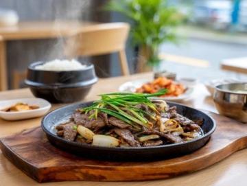 舌尖大师铁板锅:大学城里的热门美食打卡地