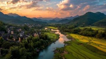 以下是云南旅游的详细介绍