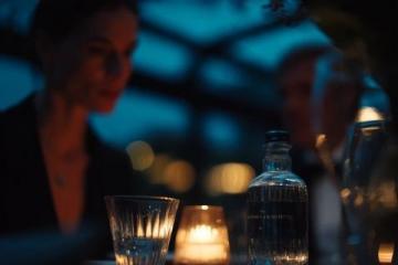 唯美食与景不可辜负，夕阳下吃到夜色霓虹，再观绝佳江景，这一餐如此美好