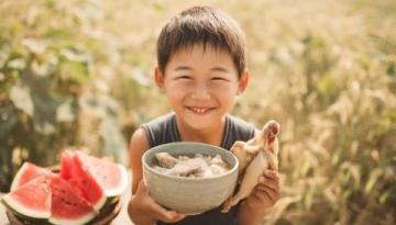 美食的白月光(童年白月光美食的回归:时光与味道的重逢)