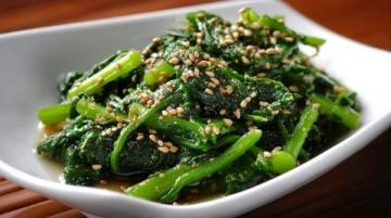 西瓜翠衣炒青豆:清新爽口的夏日家常菜谱